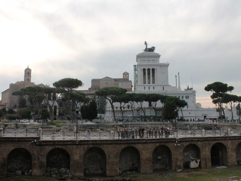 Hella Ibernesi 23 Fori Imperiali Inn, New Gestion! Roma Rom bilde