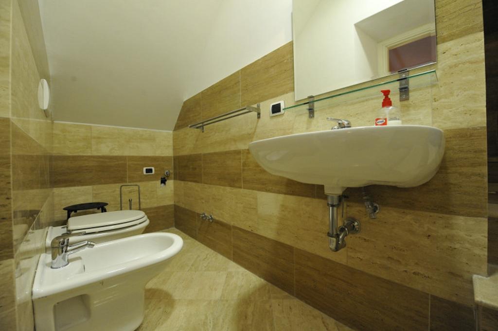 Hella Ibernesi 23 Fori Imperiali Inn, New Gestion! Roma Rom bilde